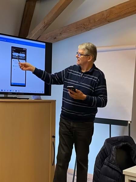 Christian Blattner beim erklären von Funktion vor Klasse